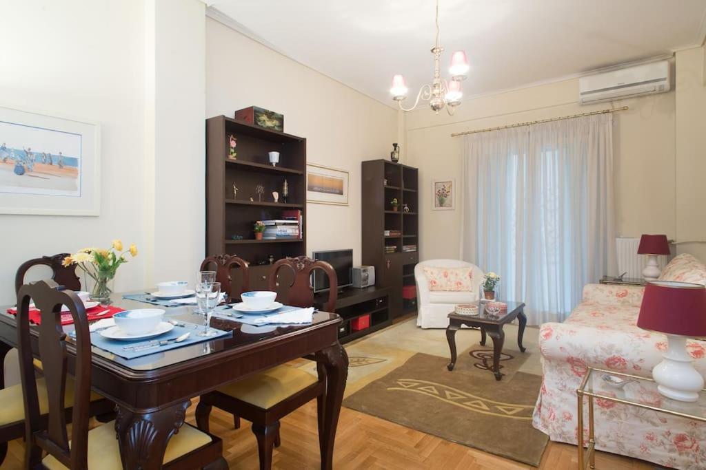 Top-Rated 1-Bedroom Apartment In The Heart Of Atene Esterno foto