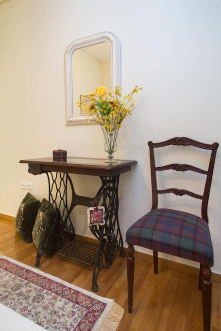Top-Rated 1-Bedroom Apartment In The Heart Of Atene Esterno foto