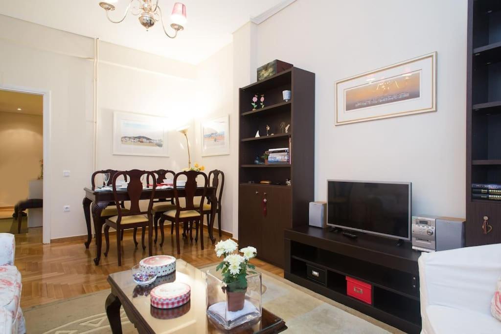 Top-Rated 1-Bedroom Apartment In The Heart Of Atene Esterno foto