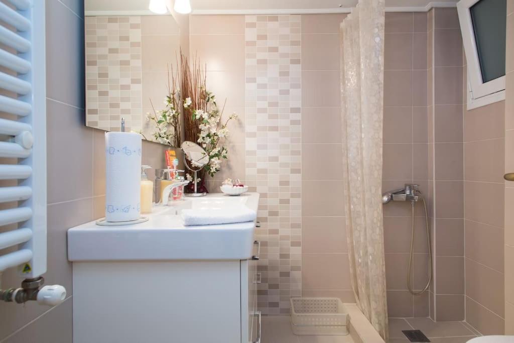 Top-Rated 1-Bedroom Apartment In The Heart Of Atene Esterno foto