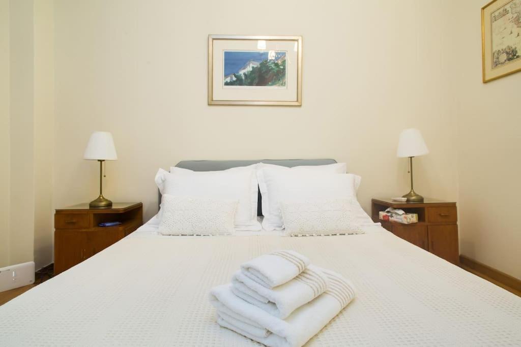 Top-Rated 1-Bedroom Apartment In The Heart Of Atene Esterno foto
