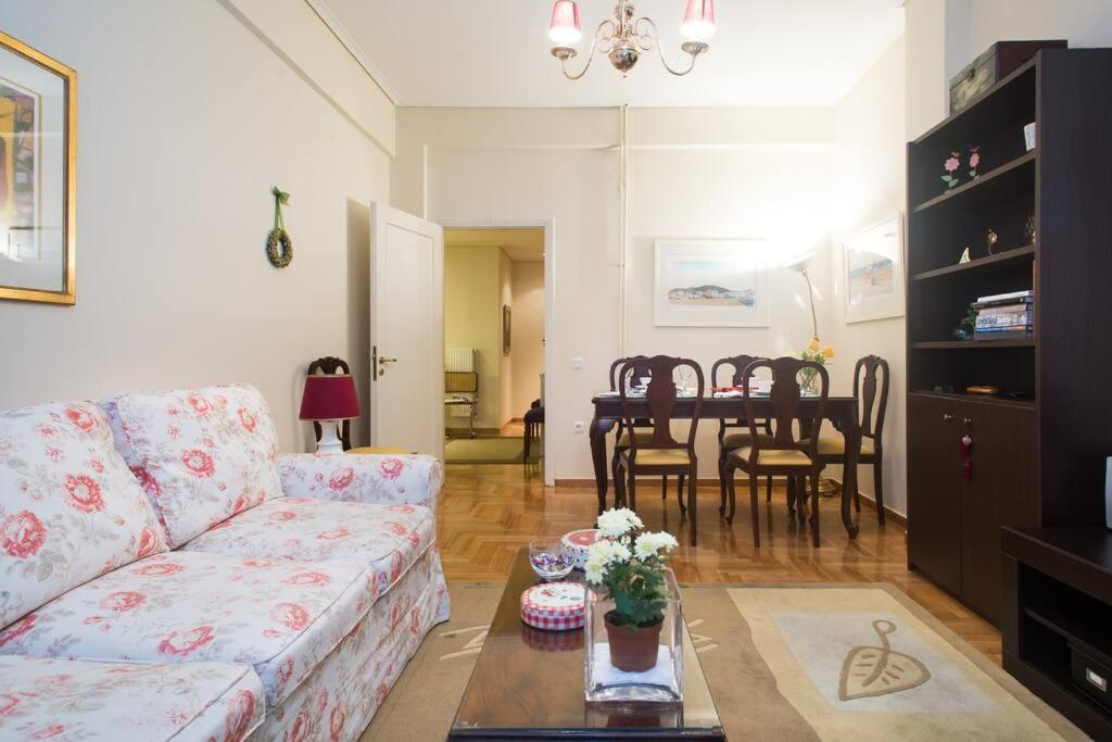 Top-Rated 1-Bedroom Apartment In The Heart Of Atene Esterno foto
