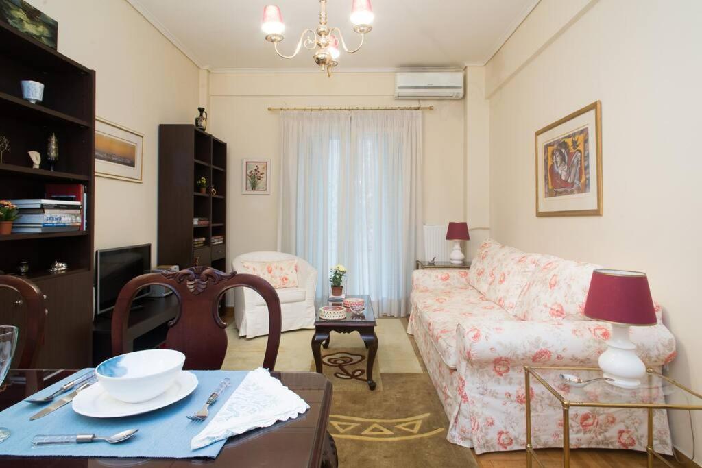 Top-Rated 1-Bedroom Apartment In The Heart Of Atene Esterno foto